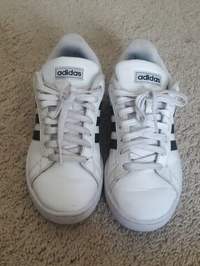 adidas Sneakers